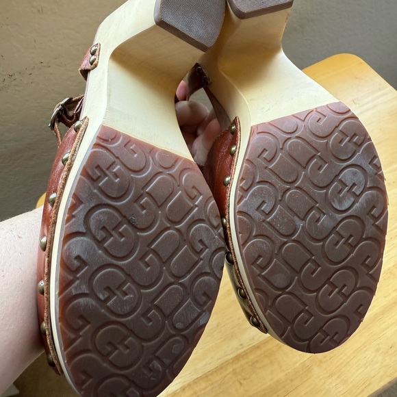 NWOT UGG Brown Leather Nadia Studded Clog Sandal Heels in Size 9 - Picture 6 of 9